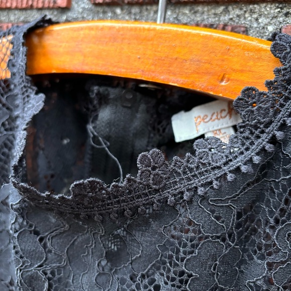 Black lace blouse with mesh sleeves pearl embellishment - Picture 6 of 7